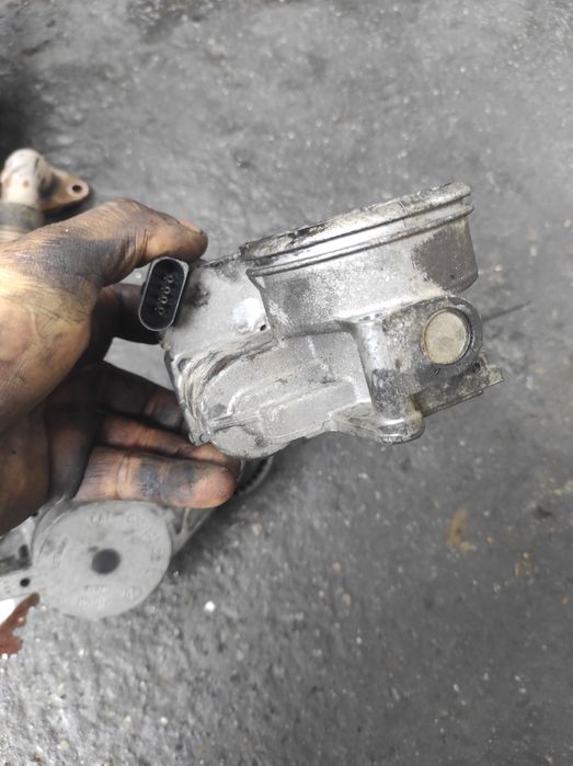 Дросел дроселова клапа за голф 5 Туран Сеат Шкода 1.9 105 кс