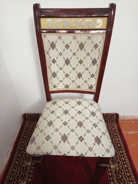 Продам Стол и стулья