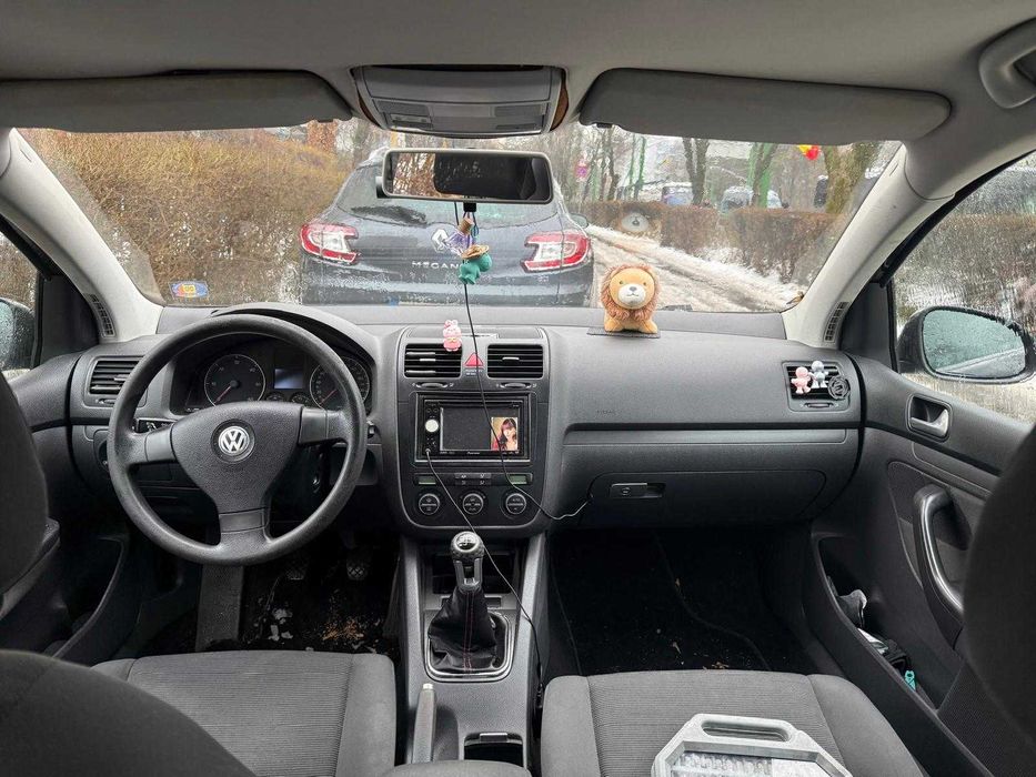 Vând Volkswagen Golf V, an fabricație 2008, motor 1.9 TDI.