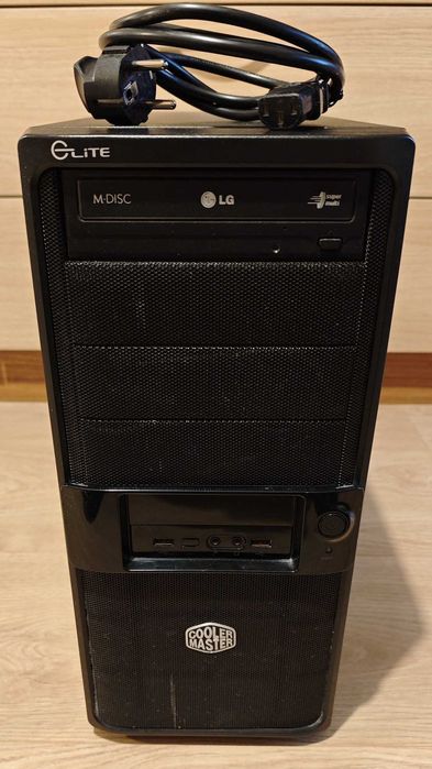 Продавам настолен компютър