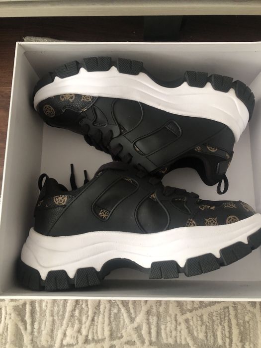 Оригинални дамски обувки GUESS 41 номер