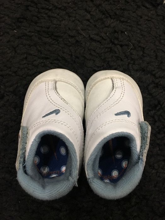 Nike Adidas буйки