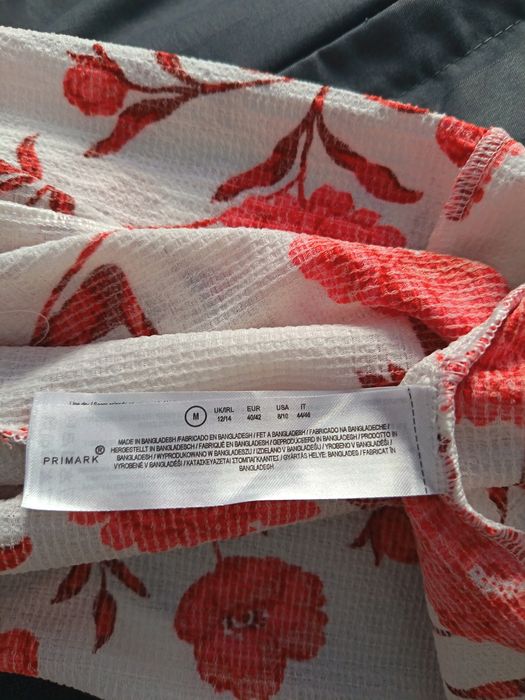 Rochie mărimea M dar recomand pentru mărimea S.