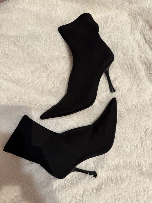 Продам ботильоны-чулки zara