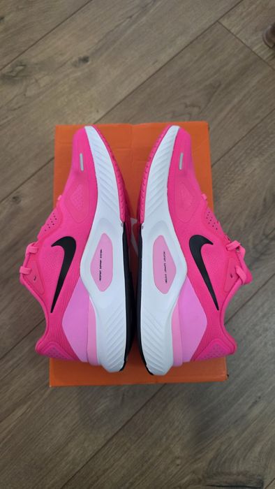 НОВИ маратонки Nike structure 26