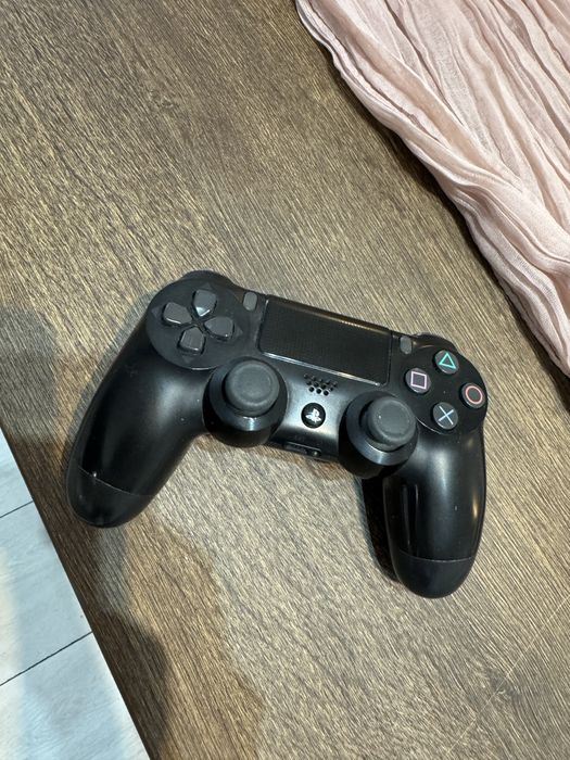 Play Station 4 Slim si Joystick Razer Raiju Tournament Edition