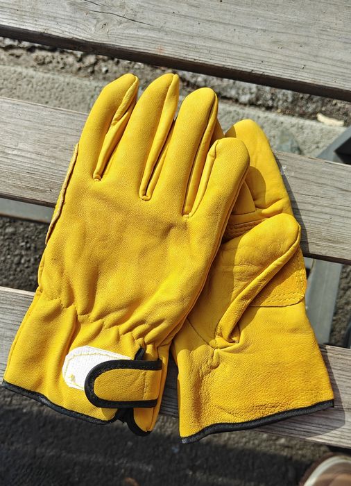 Рабочие кожаные перчатки