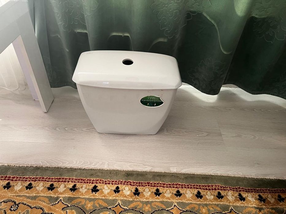 Пррдаю бачок для унитаза