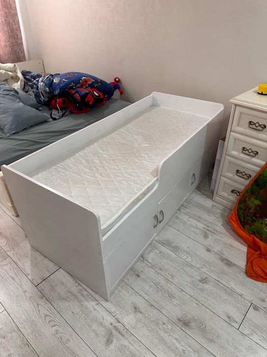 Детская крвоать с матрасом