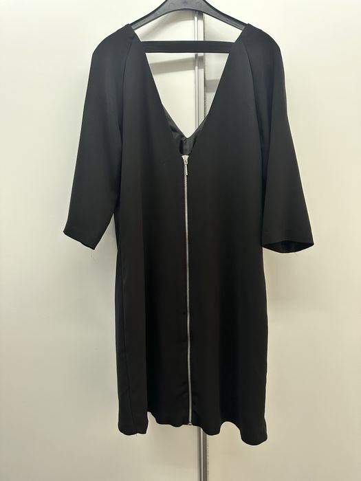 Rochie neagra Reserved asimetrica cu fermoar