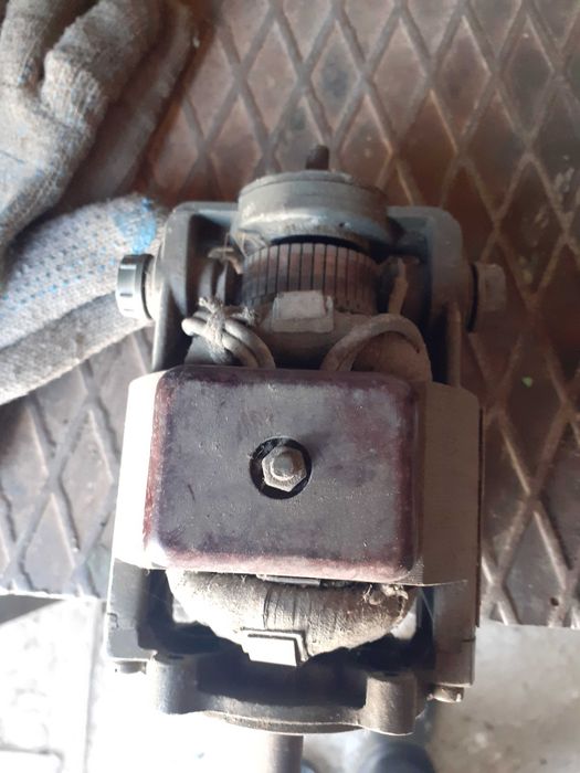 Продам двигатель универсальный