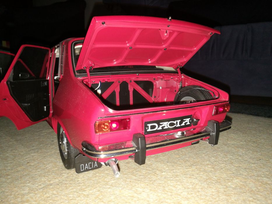 Macheta DACIA 13oo, scara 1 : 8