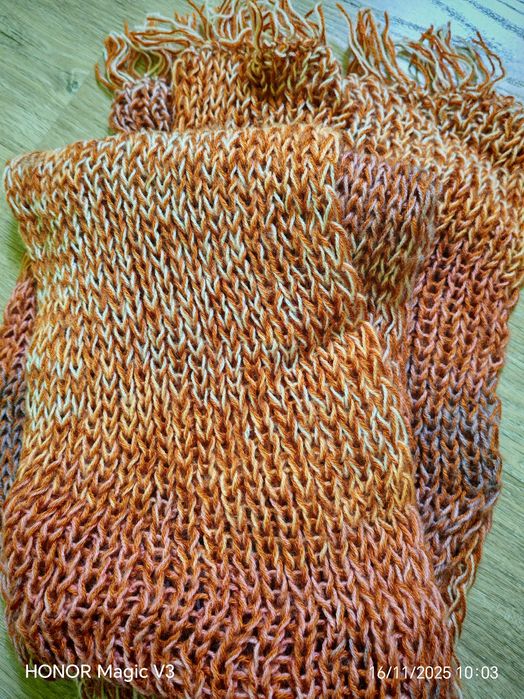 Ръчно изплетен пухкав зимен шал