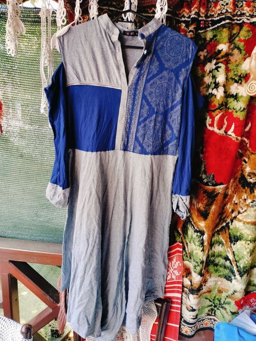 Rochie scurtă de damă Humanity – Gri etnic/ornamental, guler mao și nasturi decorativi, mărimea XL