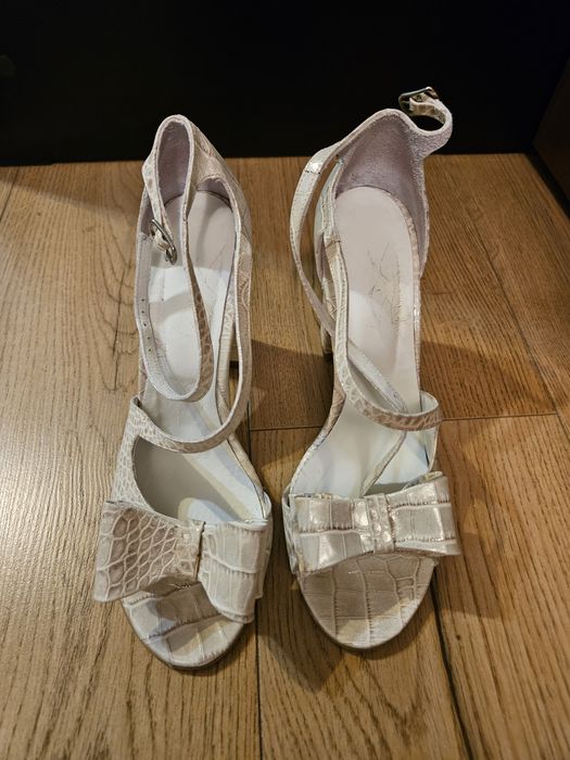 Sandale din piele crem mas 38