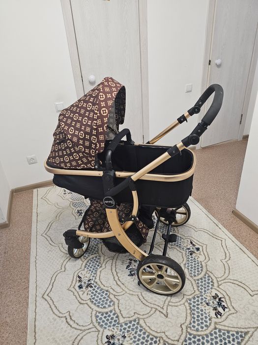 Продаётся коляска состояние нормальное