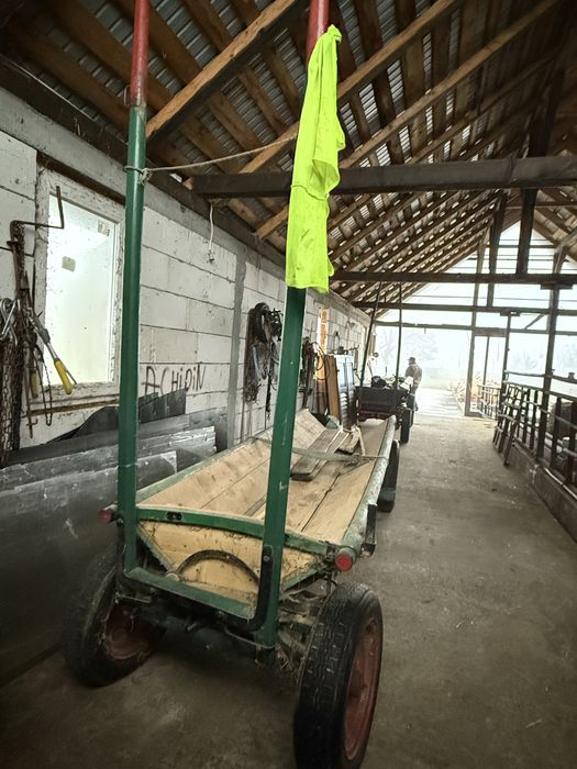 Vand doua caruțe facute noi