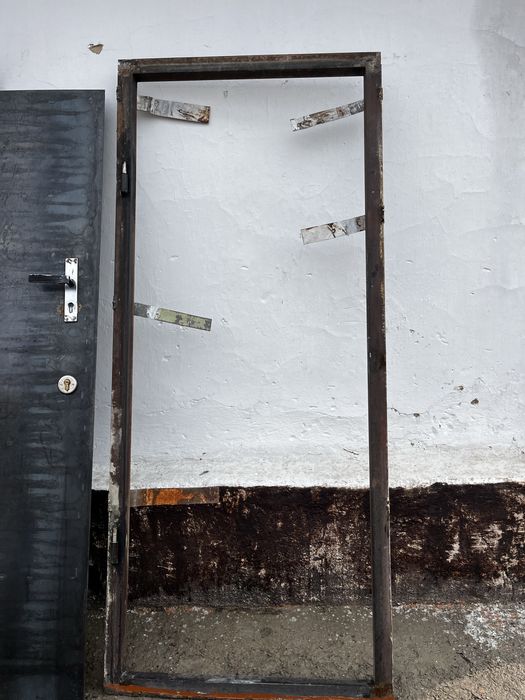 Продам железную дверь