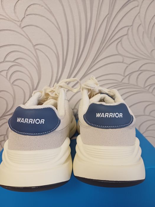 Женские кроссовки