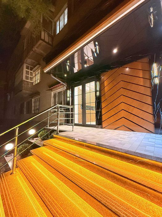 ПРОДАЁТСЯ НЕЖИЛОЕ Помещение московский пицца, улица Конституция