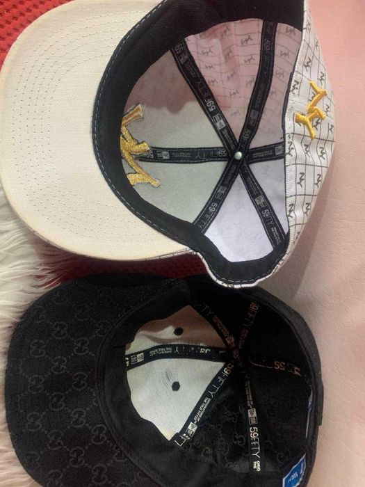 vand diferite modele de sepci snapback