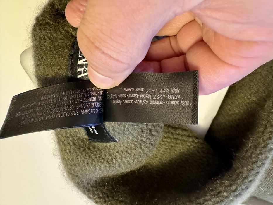 Set de caciula + sosete  din casmir  - nou -  zara