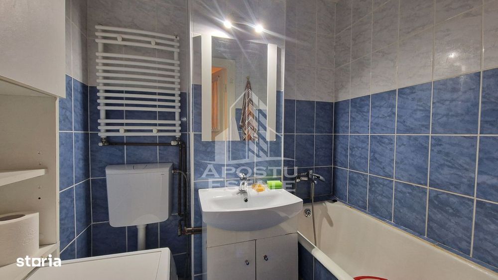 Apartament de vanzare cu 3 camere, centrala proprie, zona Dacia