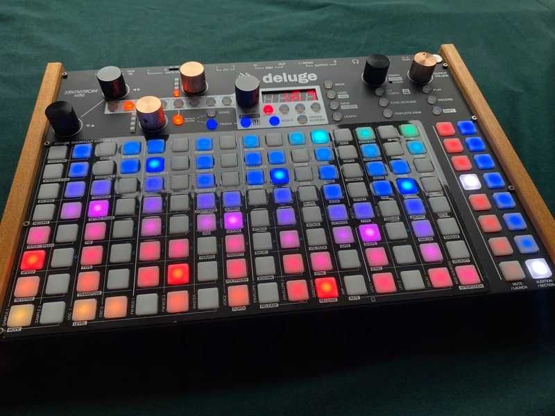 Synthstrom Deluge - synthesizer, sampler & sequencer - GrooveBox