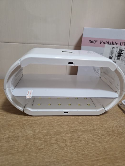 UV/LED лампа за маникюр, предназначена за бързо сушене на гел лак или