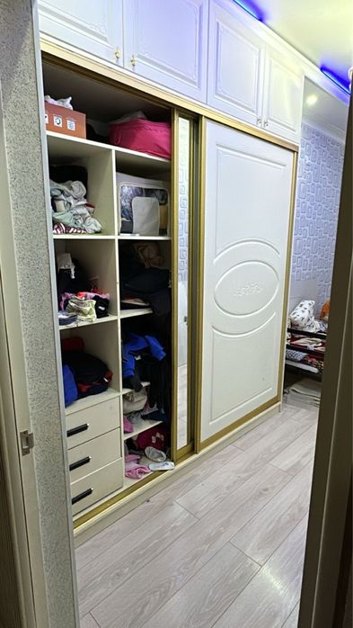 Шкаф для одежды высокий