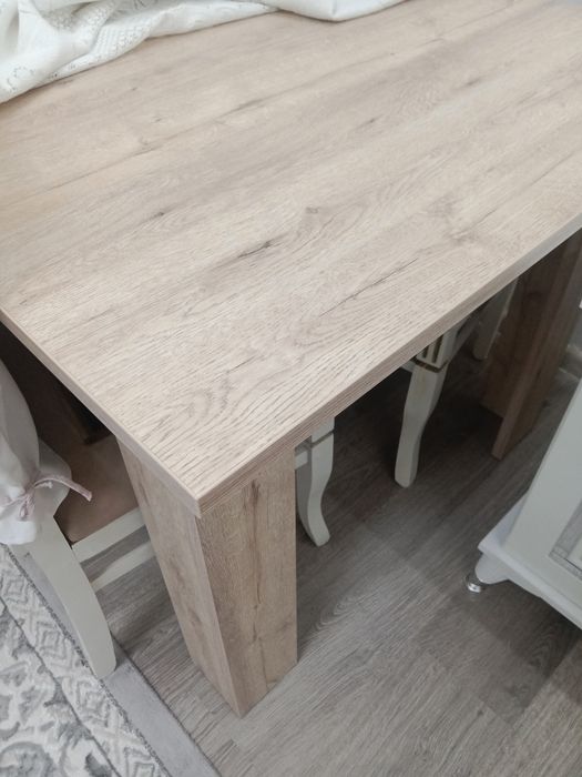 Продается стол для кухни деревянный