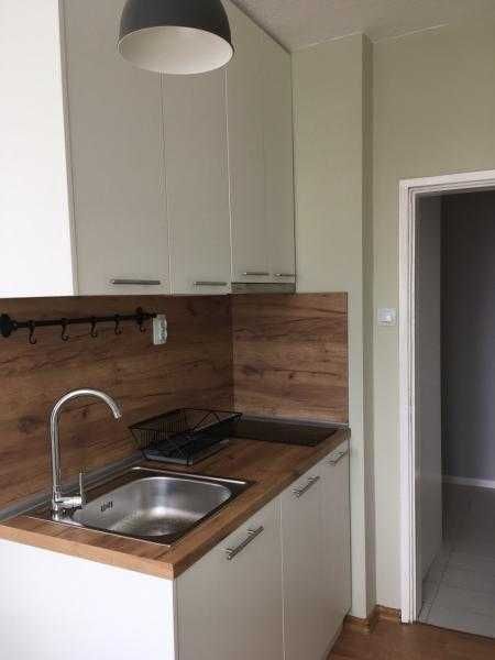 Дава се под наем Двустаен апартамент в Бургас, Център - 65 кв.м за 459 € - Снимка #3