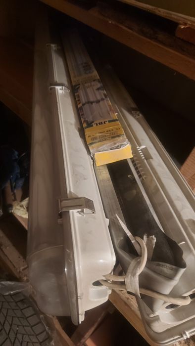 Продавам стелаж с 5 аквариума +капаци, грунд и малко техника