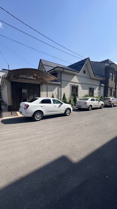 Ховли сотилади кулай жойда метрога 500 метр