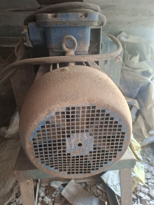 Зернодробилка продам  в хорошем состоянии