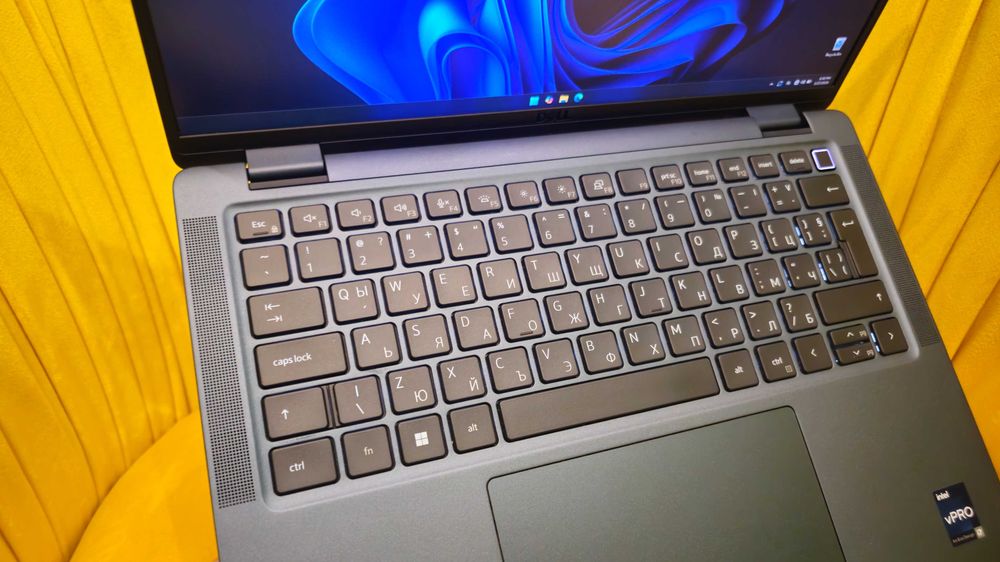 Продавам лаптоп DELL 14" Latitude 7440, i7, 16GB DDR5, 512GB NVMe