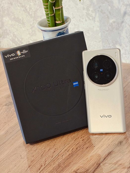 VIVO X100 Ultra / 12+256 Titanium