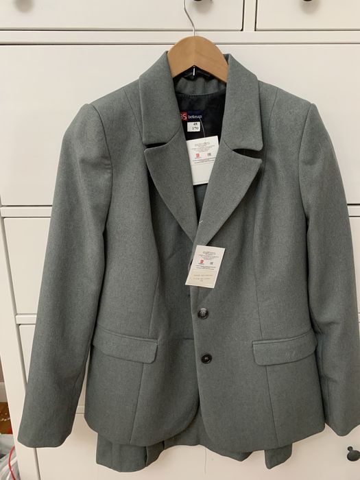 Костюм (тройка) новая