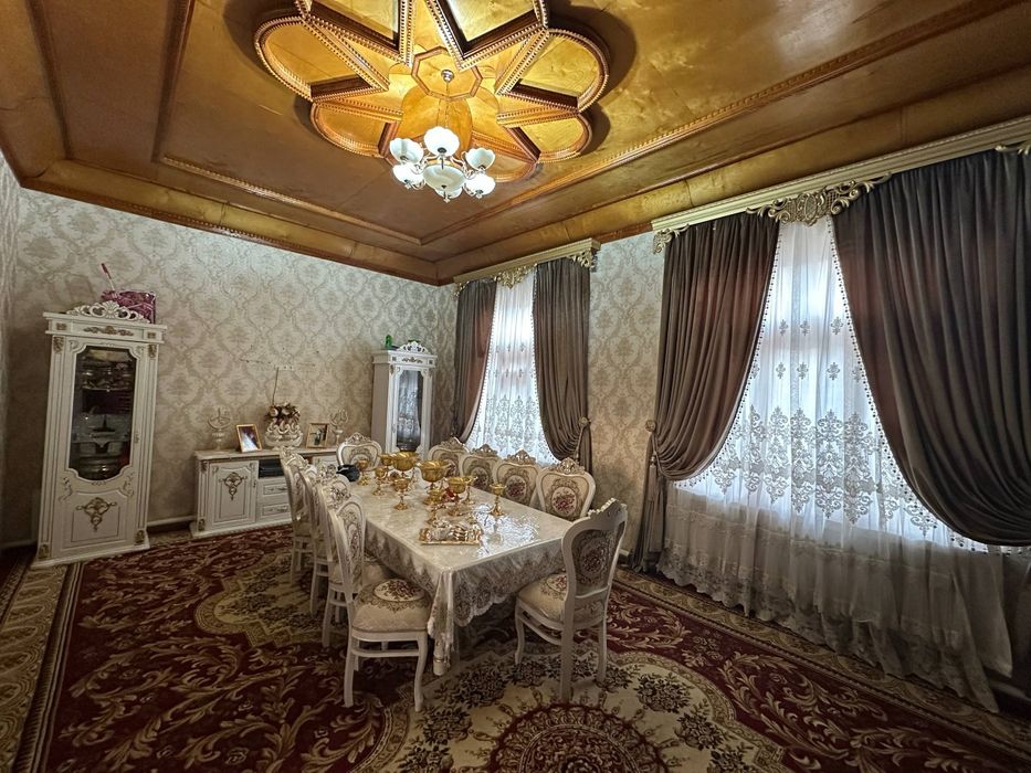 Uchtepa tumani izza mahalladan hashamatli hovli sotuvda