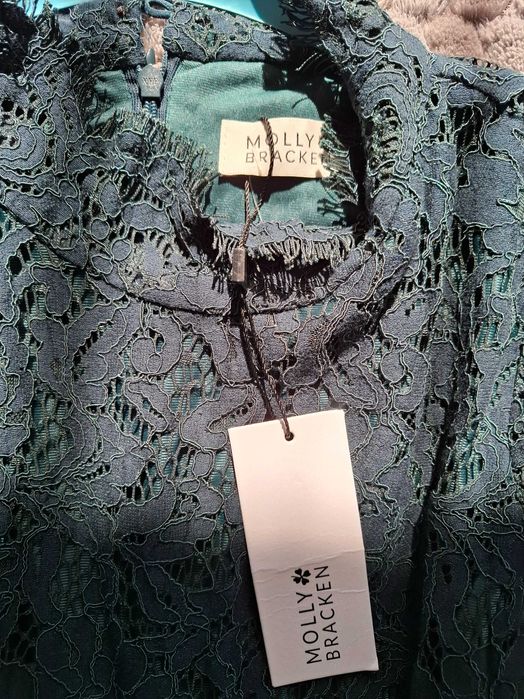 Красива рокля с дантела!