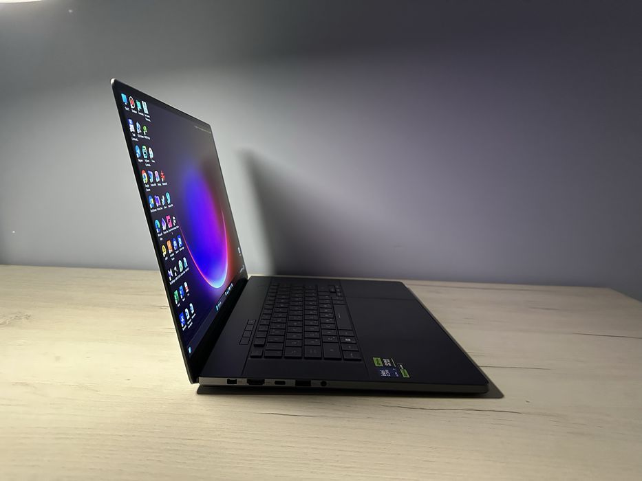 ASUS ROG Zephyrus G16 — RTX 4070 / 32GB / OLED