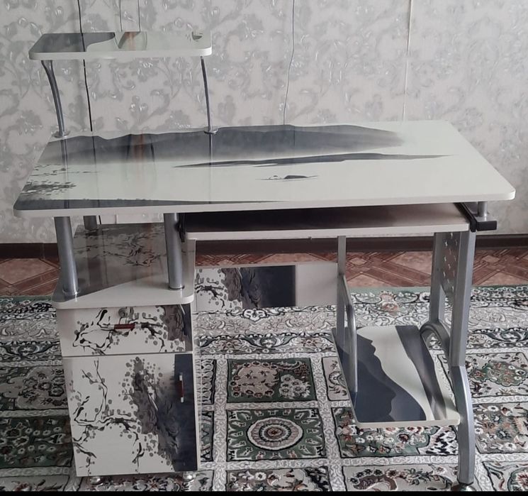 Продам стол  б/у