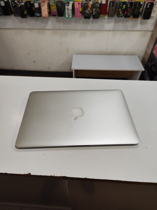 MacBook air sotiladi 800 000