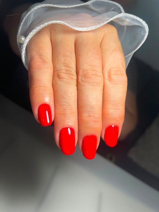 MANICHIURĂ CU GEL – orice model, doar 80 de lei