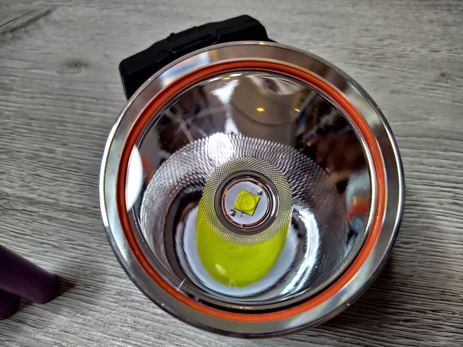 LANTERNA FRONTALA XHP90.2 Tip Proiector de Pus pe Cap Model Nou