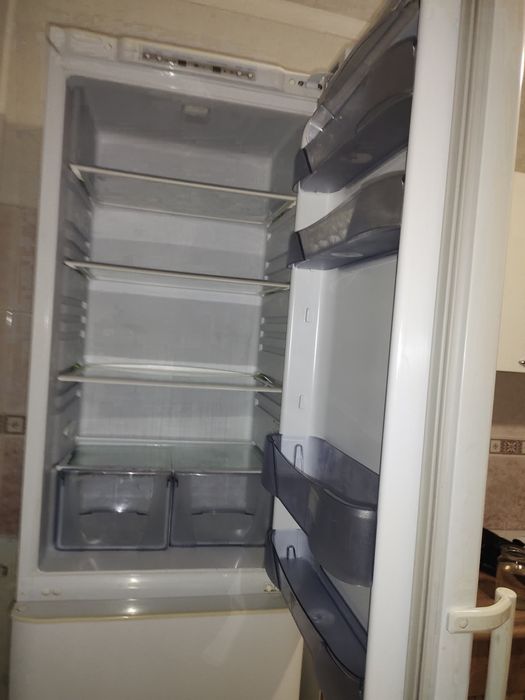 Продам рабочий холодильник