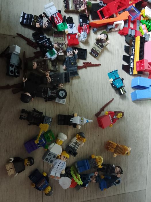 Продам игрушки LEGO