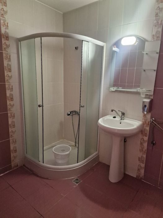 P.F. VAND  spatiu comercial in Floresti zona str. cetatii 50mp