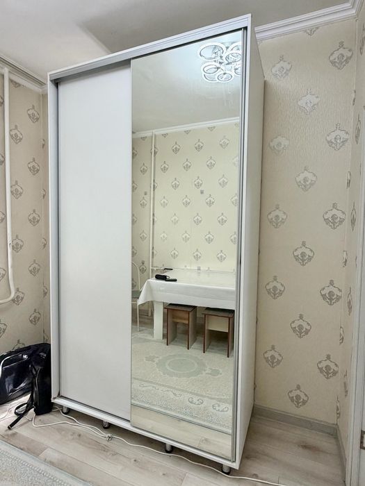Продам шкаф-купе с зеркалом