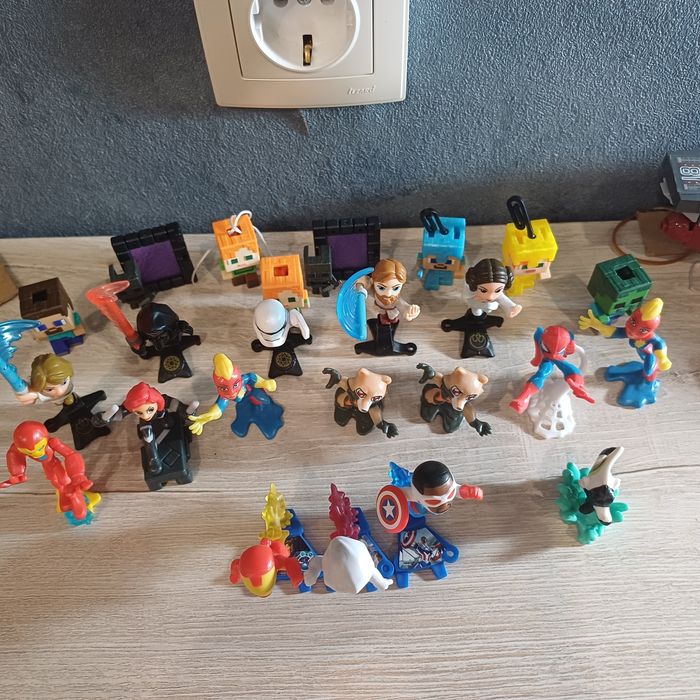 Продаю фигурки из киндеров